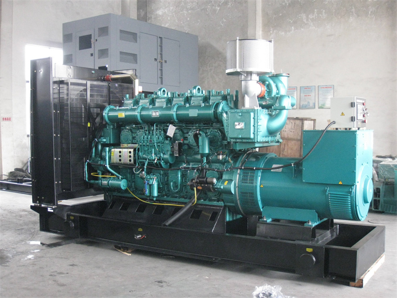 江津200KW 柴油发电机的油耗是多少？
